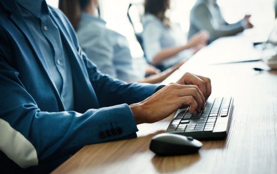 Intuicyjne zarządzanie pracownikami w terenie za pomocą aplikacji mobilnej