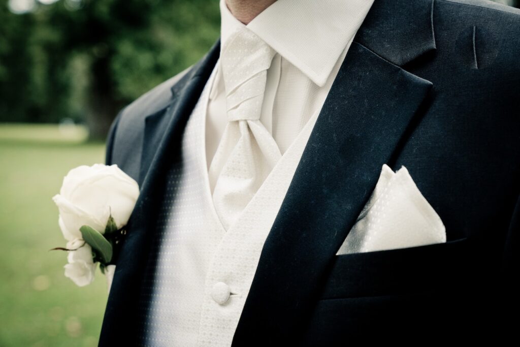 idealny garnitur męski na wesele