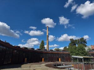 Szkolenia BHP Warszawa dla sektora produkcji – jak zadbać o kompleksową ochronę pracowników?