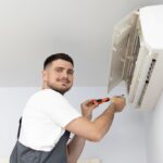 Montaż klimatyzacji do mieszkania w bloku – wymagania i najlepsze rozwiązania