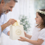 Prezent komunijny dla dziewczynki i chłopca – co wybrać, gdy chcesz podarować coś z przesłaniem?